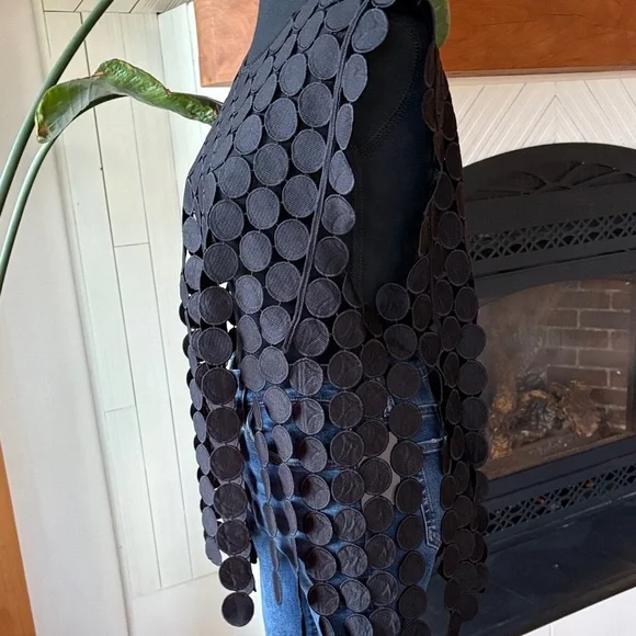 Black Circular Pattern Top - Picture 8 of 9